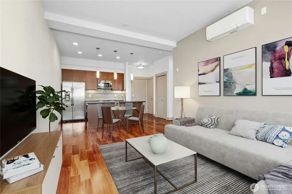 4547 8th Avenue NE Seattle WA 98105