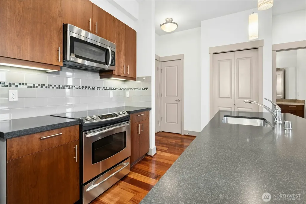 4547 8th Avenue NE Seattle WA 98105