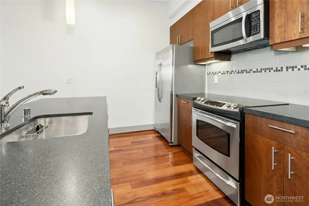 4547 8th Avenue NE Seattle WA 98105