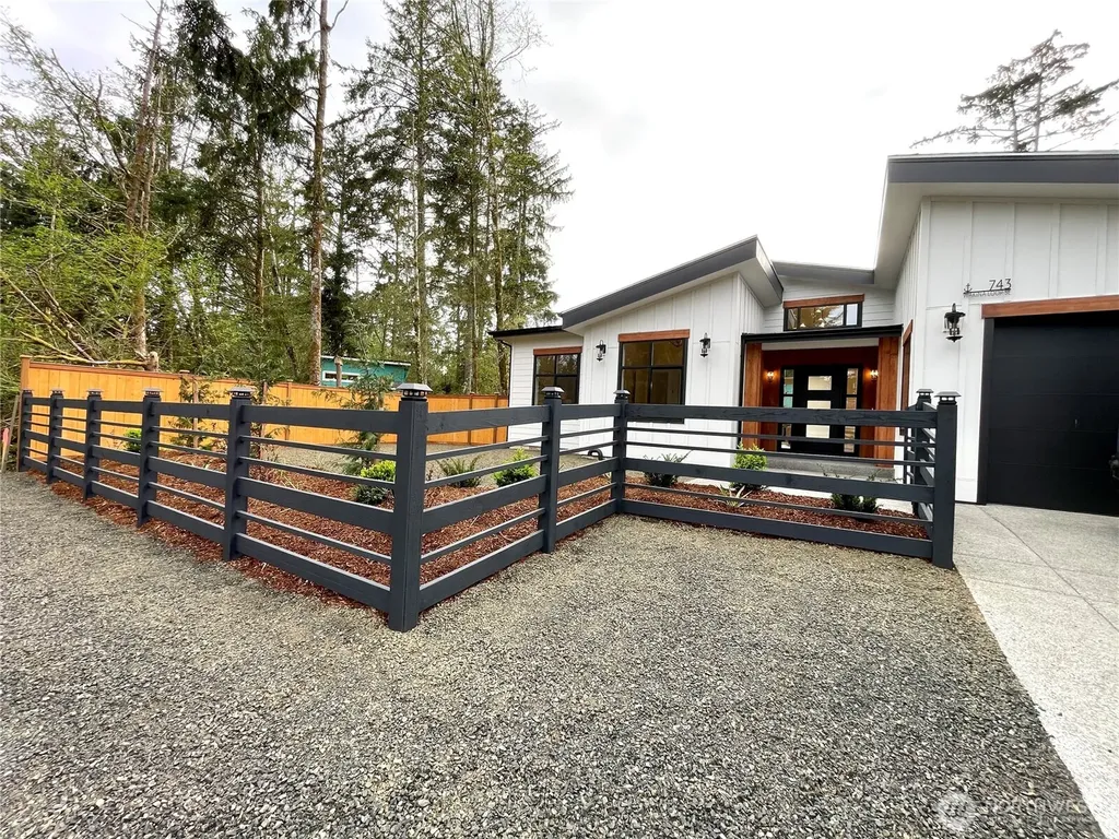 743 Wakina Loop SE Ocean Shores WA 98569