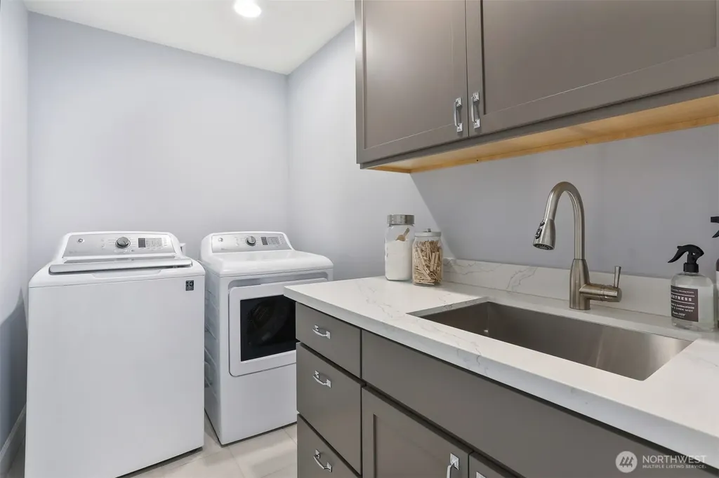8050 29th Avenue NW Seattle WA 98117