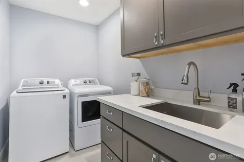 8050 29th Avenue NW Seattle WA 98117