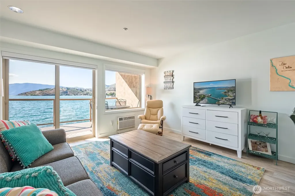 322 W Woodin Avenue Chelan WA 98816