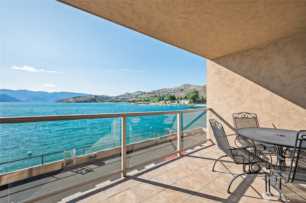 322 W Woodin Avenue Chelan WA 98816