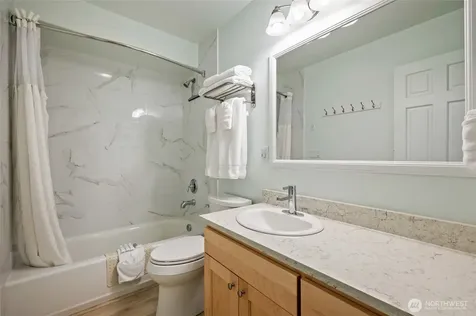 322 W Woodin Avenue Chelan WA 98816