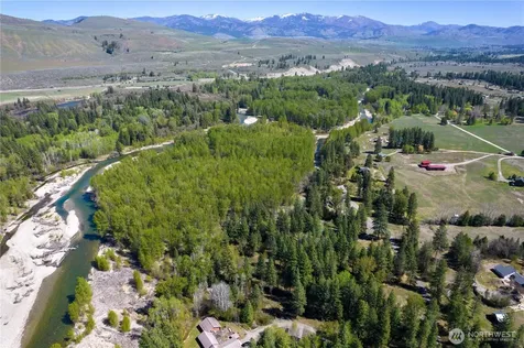 19 Green Road Winthrop WA 98862