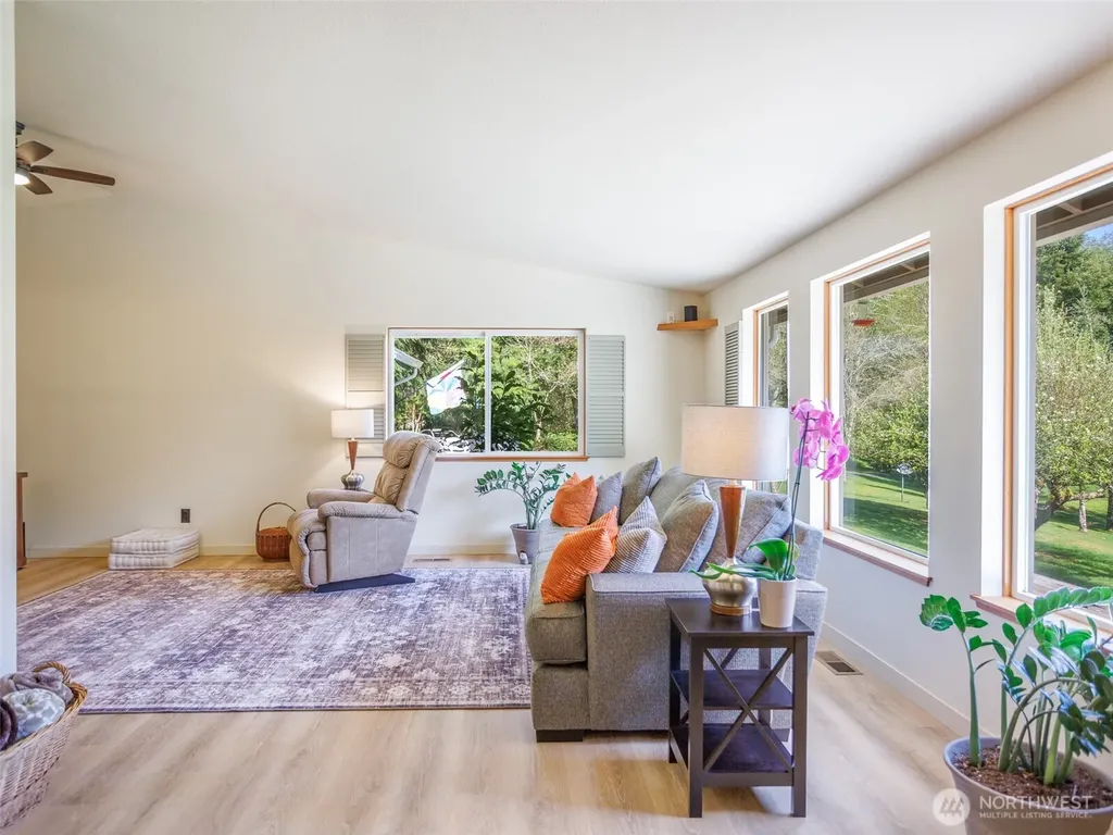 25 Carol Lane Elma WA 98541