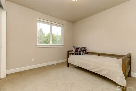 6213 122nd Street Ct E Puyallup WA 98373