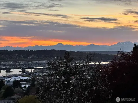 4511 Greenwood Avenue N Seattle WA 98103