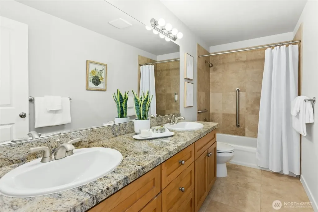 621 NE 77th Street Seattle WA 98115