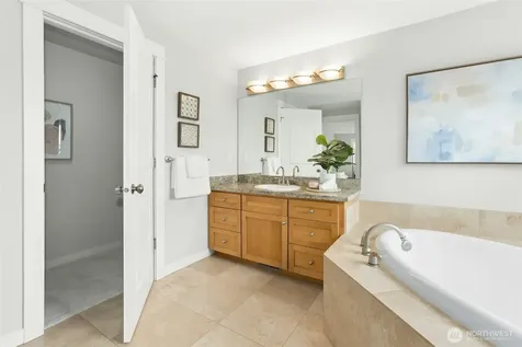621 NE 77th Street Seattle WA 98115