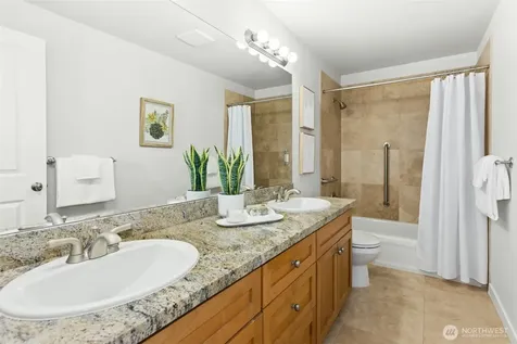 621 NE 77th Street Seattle WA 98115