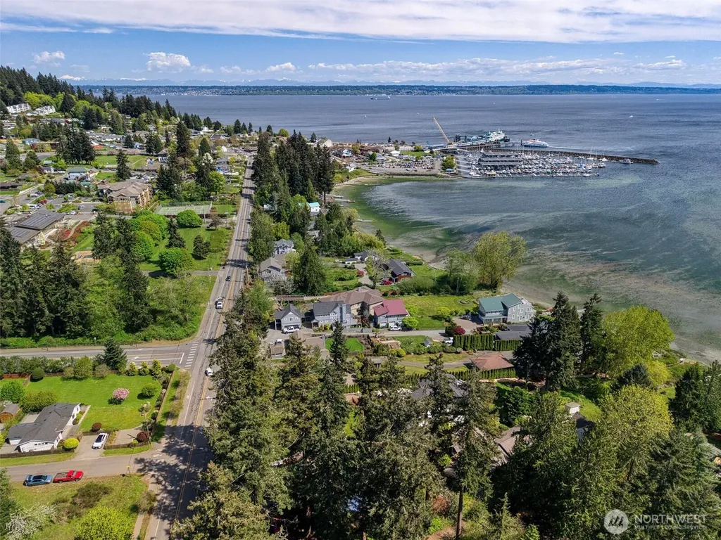 25933 Coveview Lane NE Kingston WA 98346