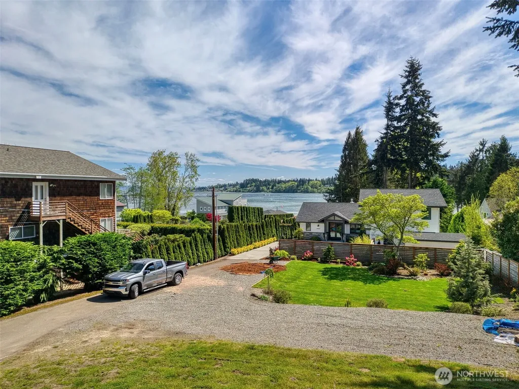 25933 Coveview Lane NE Kingston WA 98346