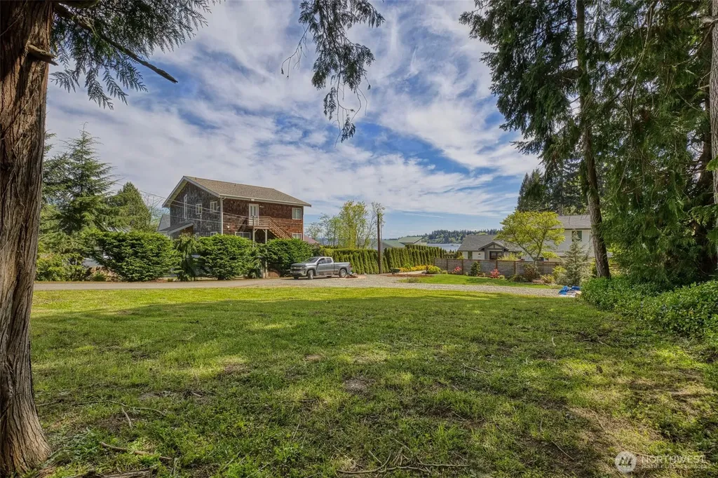 25933 Coveview Lane NE Kingston WA 98346