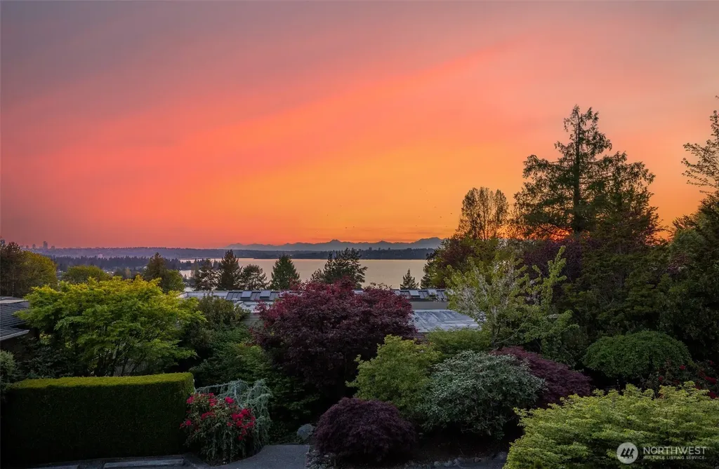 10419 NE 53rd Street Kirkland WA 98033