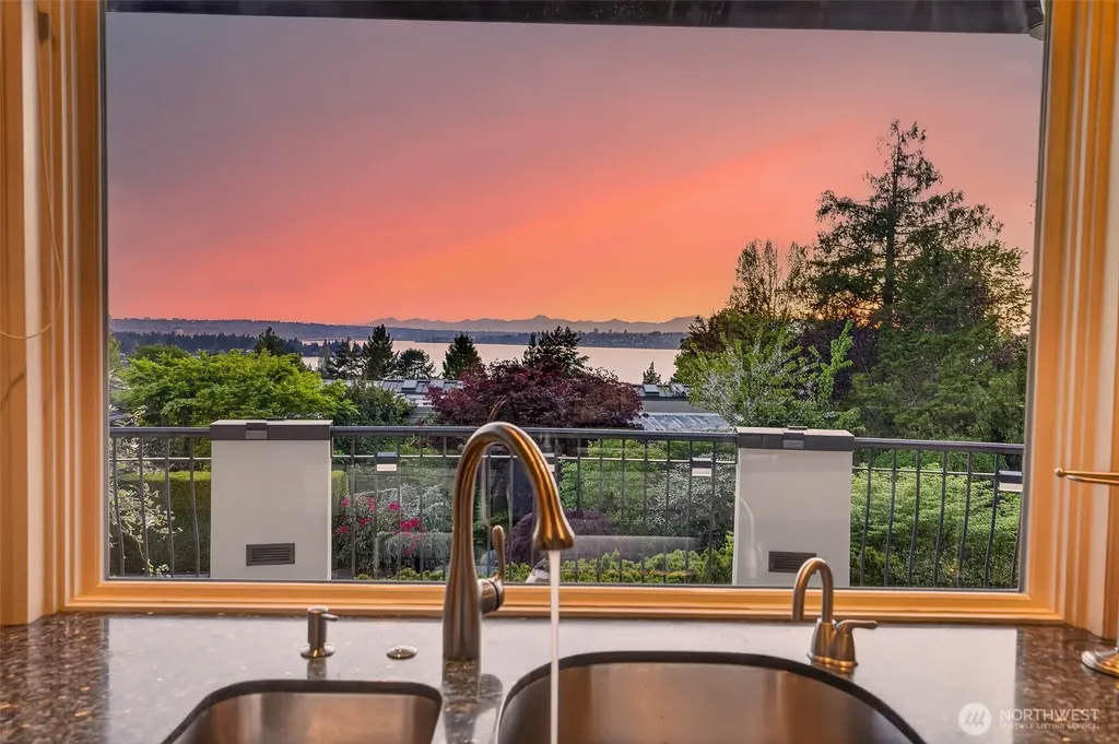 10419 NE 53rd Street Kirkland WA 98033