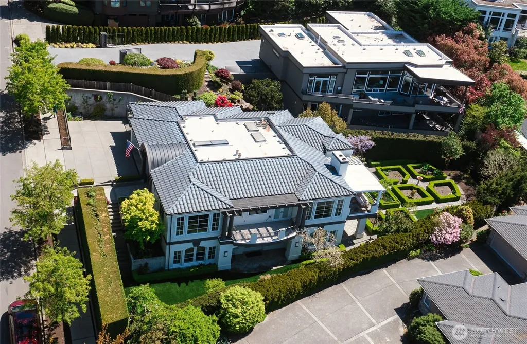 10419 NE 53rd Street Kirkland WA 98033
