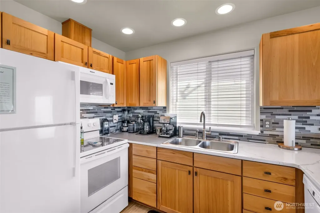 9 Darien Lane Pacific Beach WA 98571