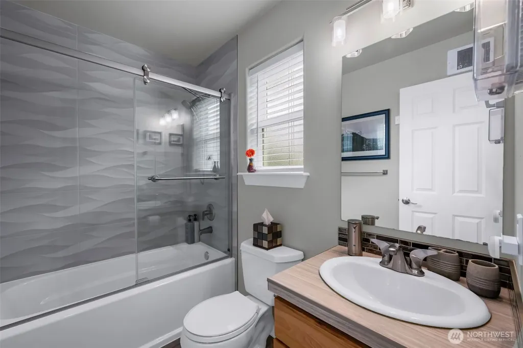 9 Darien Lane Pacific Beach WA 98571