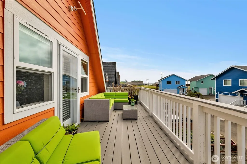 9 Darien Lane Pacific Beach WA 98571