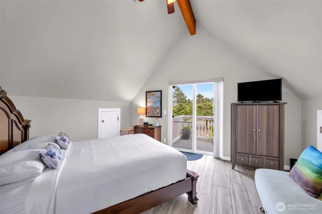 9 Darien Lane Pacific Beach WA 98571