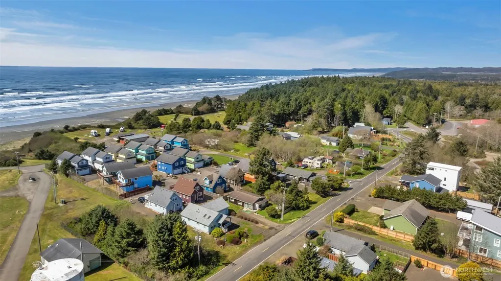 9 Darien Lane Pacific Beach WA 98571
