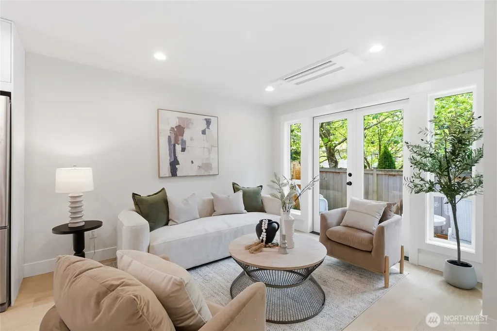 8817 Densmore Avenue N Seattle WA 98103