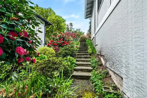 6353 121st Avenue SE Bellevue WA 98006