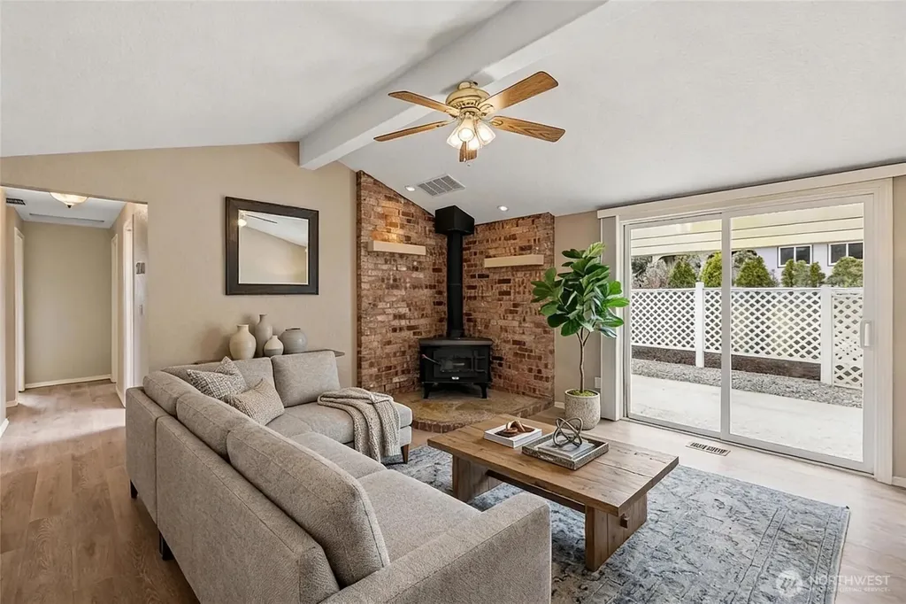 90 Chinook Place La Conner WA 98257
