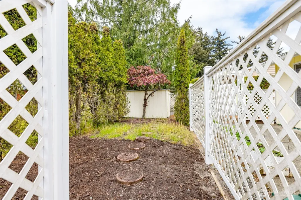 90 Chinook Place La Conner WA 98257