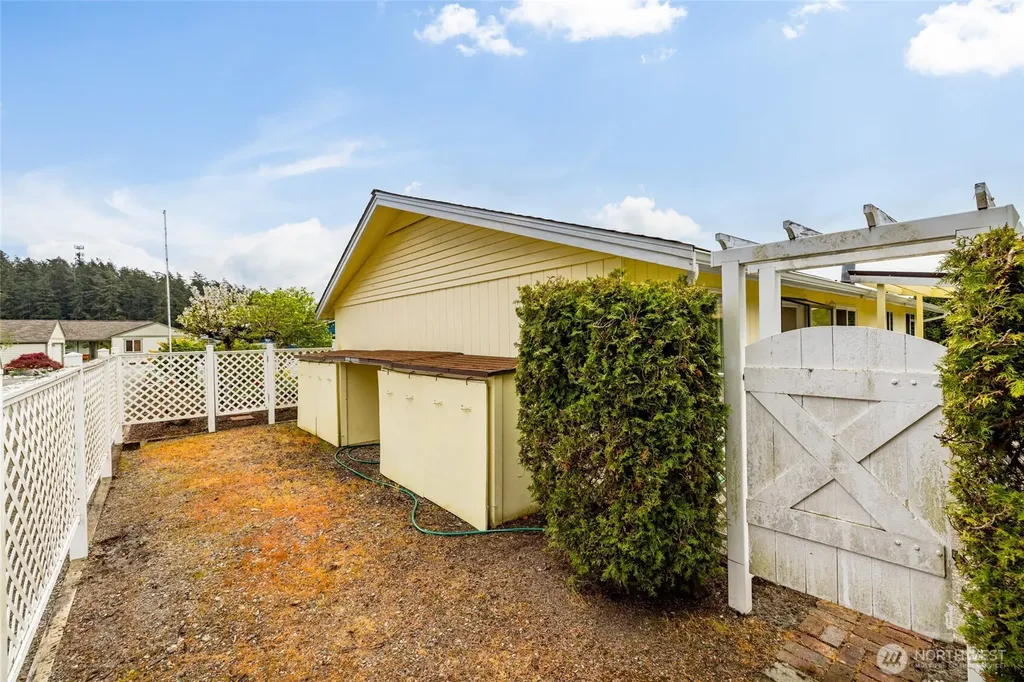 90 Chinook Place La Conner WA 98257