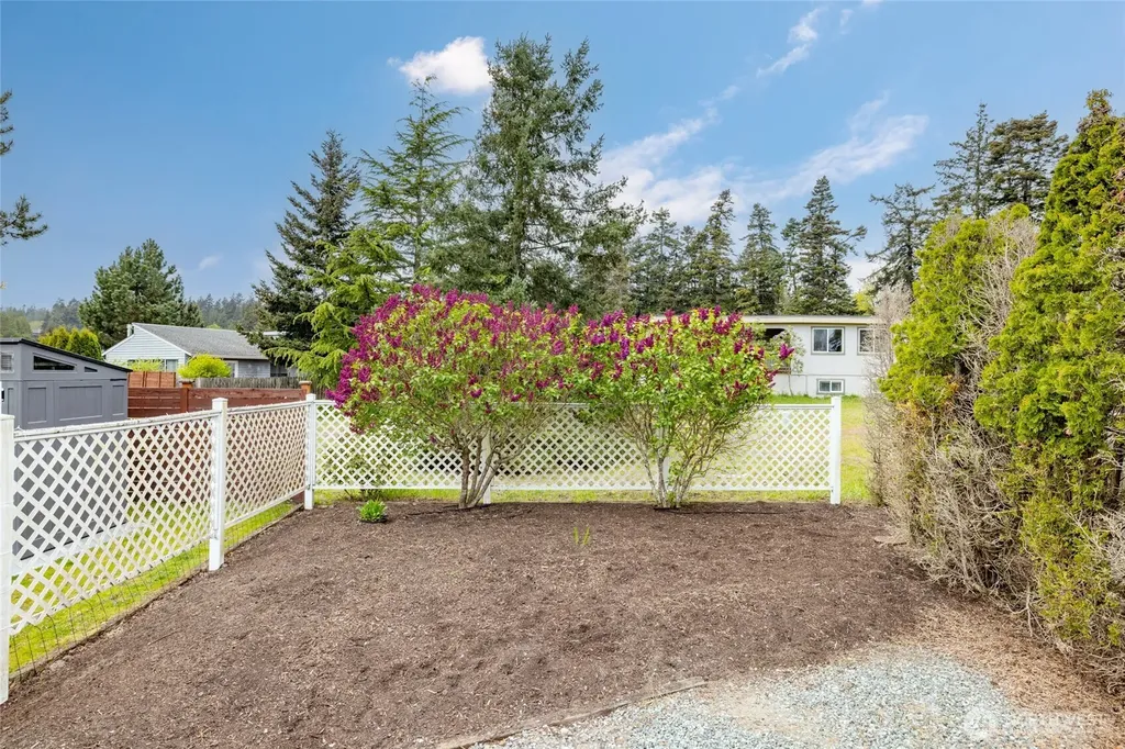 90 Chinook Place La Conner WA 98257