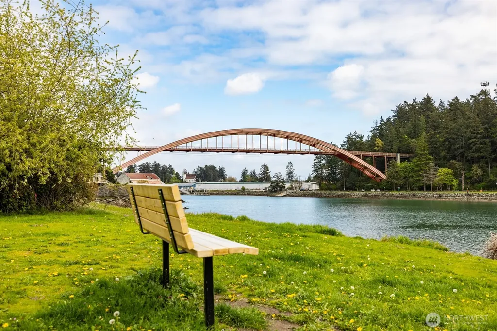 90 Chinook Place La Conner WA 98257