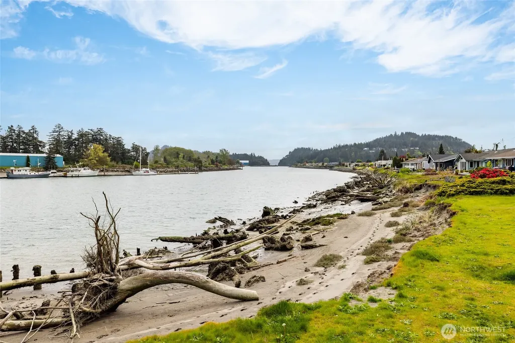 90 Chinook Place La Conner WA 98257