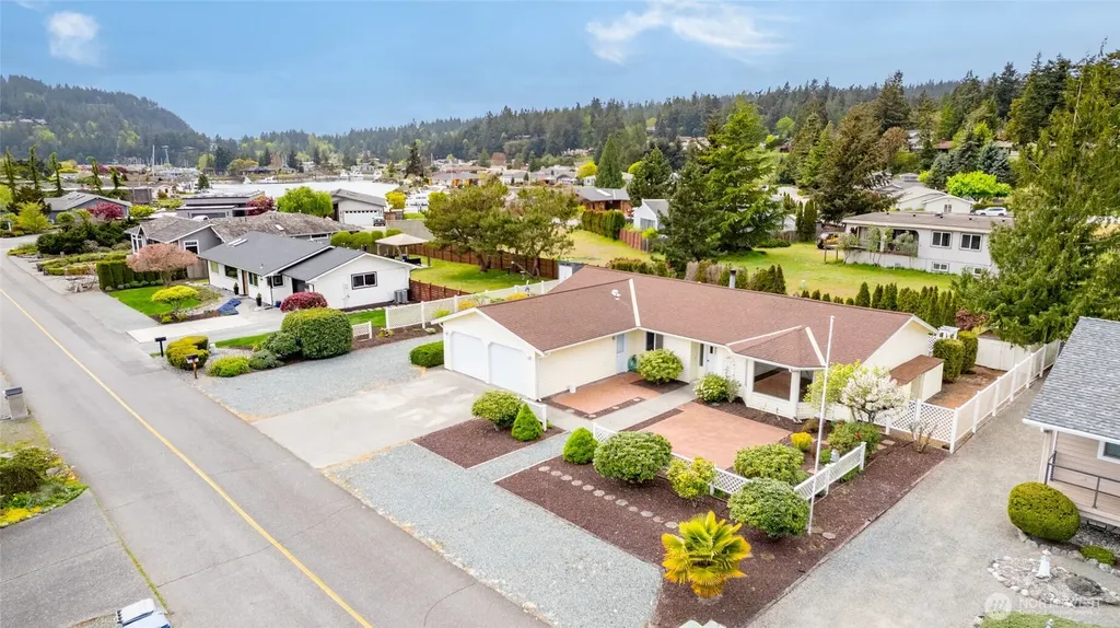 90 Chinook Place La Conner WA 98257