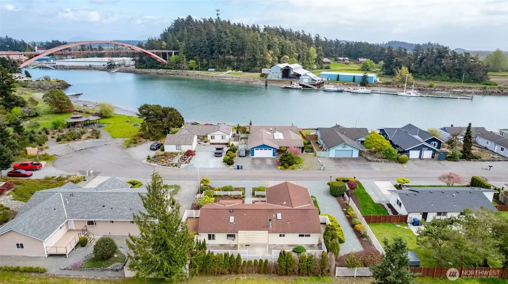 90 Chinook Place La Conner WA 98257