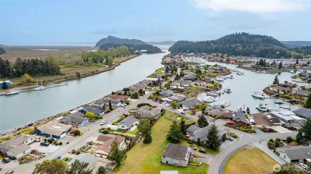 90 Chinook Place La Conner WA 98257