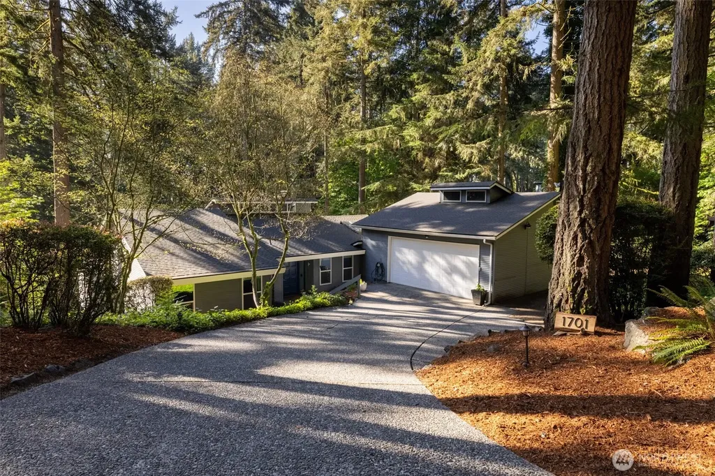 1701 Serena Lane NW Gig Harbor WA 98335