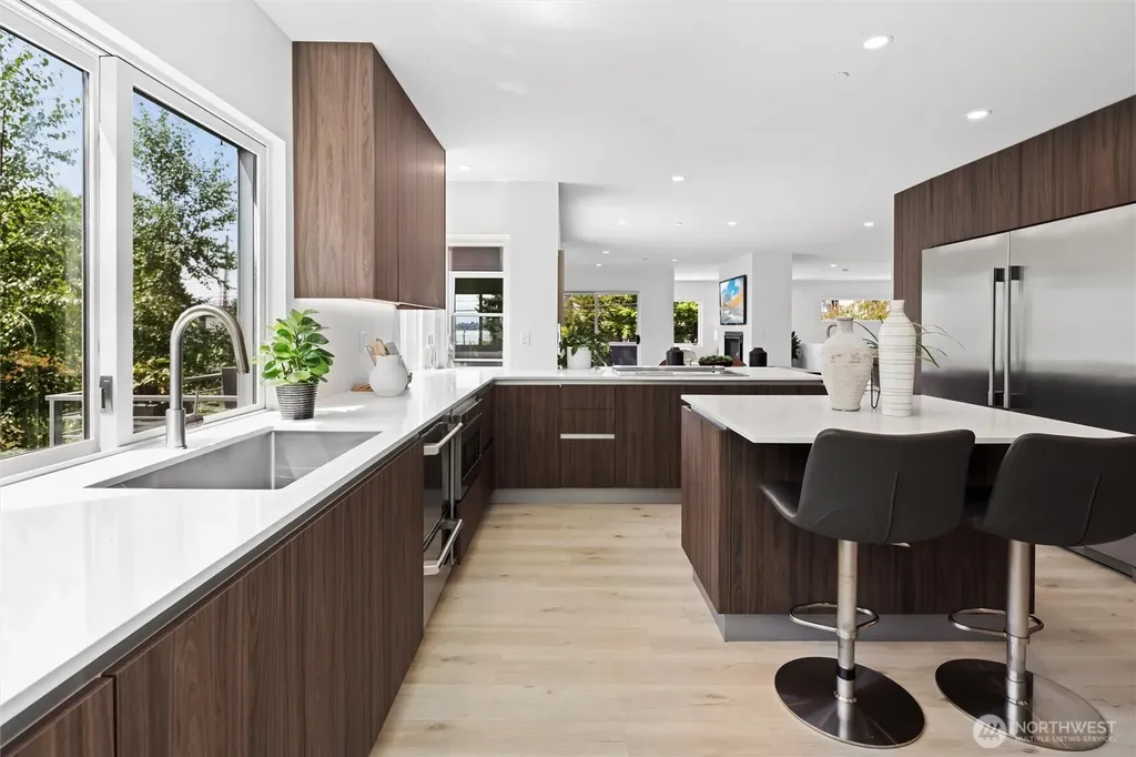 6304 Lakeview Drive Kirkland WA 98033