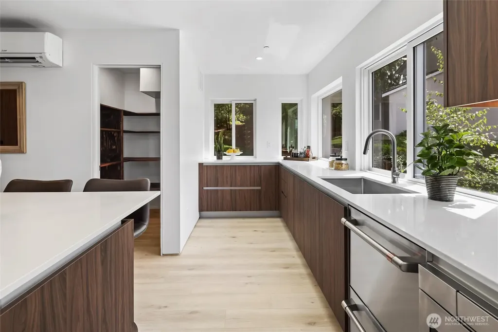 6304 Lakeview Drive Kirkland WA 98033