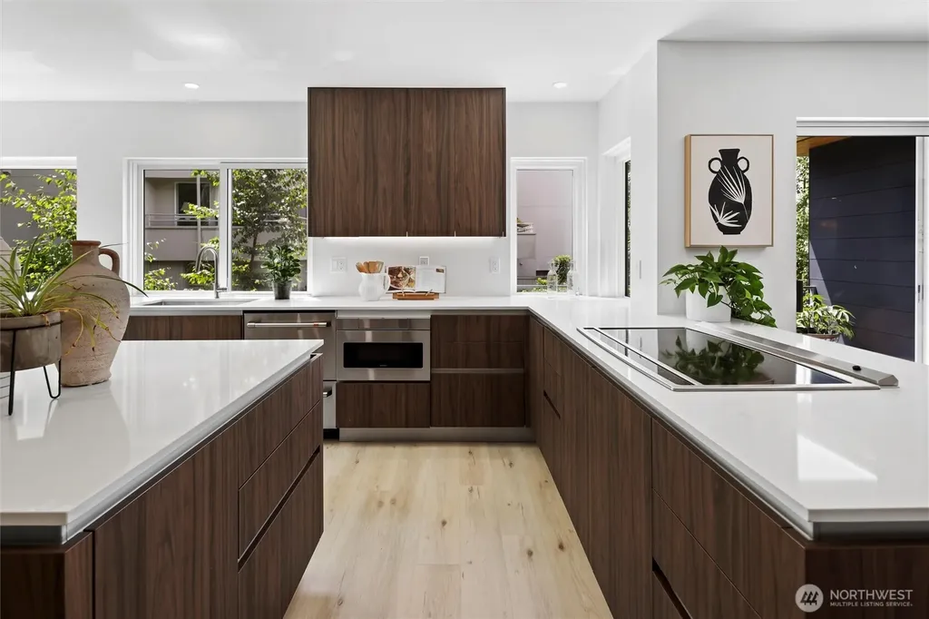 6304 Lakeview Drive Kirkland WA 98033