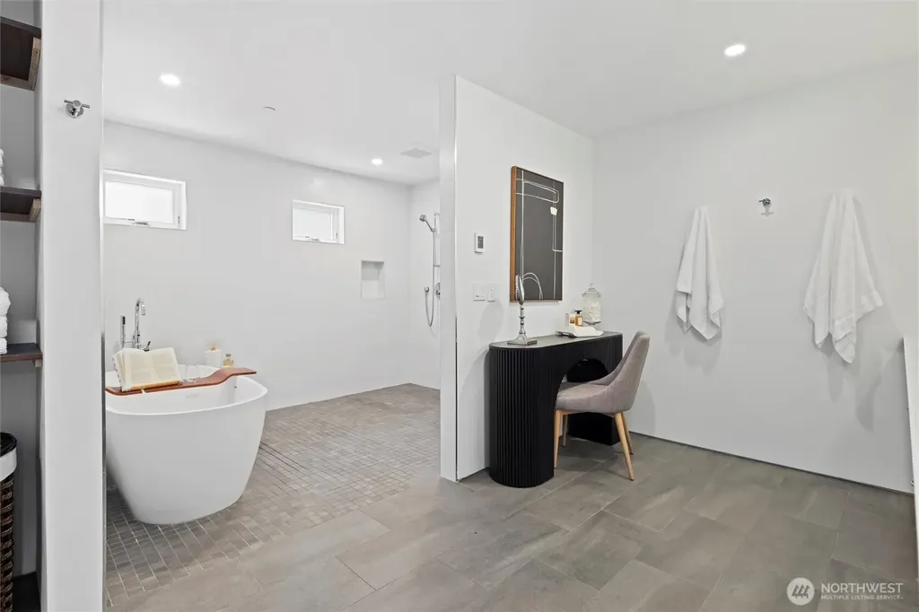 6304 Lakeview Drive Kirkland WA 98033