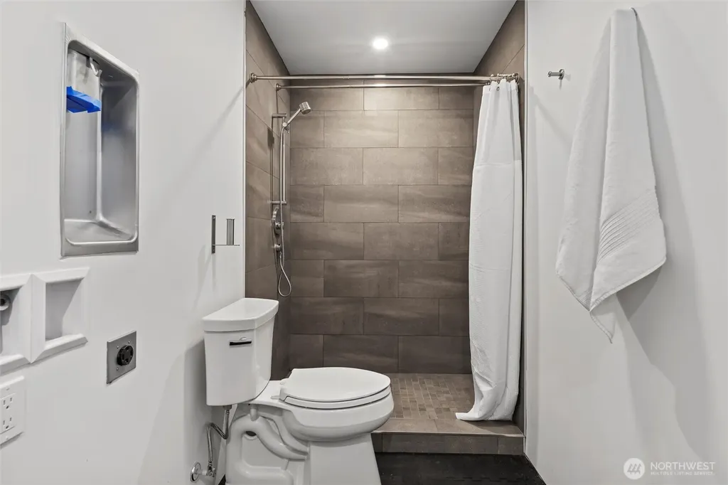 6304 Lakeview Drive Kirkland WA 98033