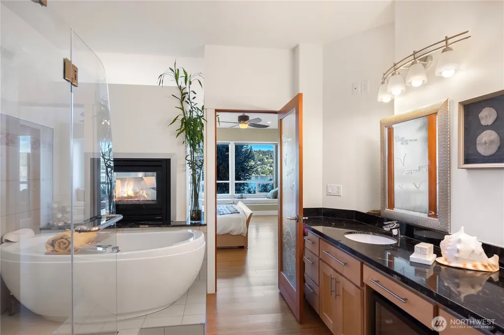2006 W Lake Sammamish Parkway NE Redmond WA 98052