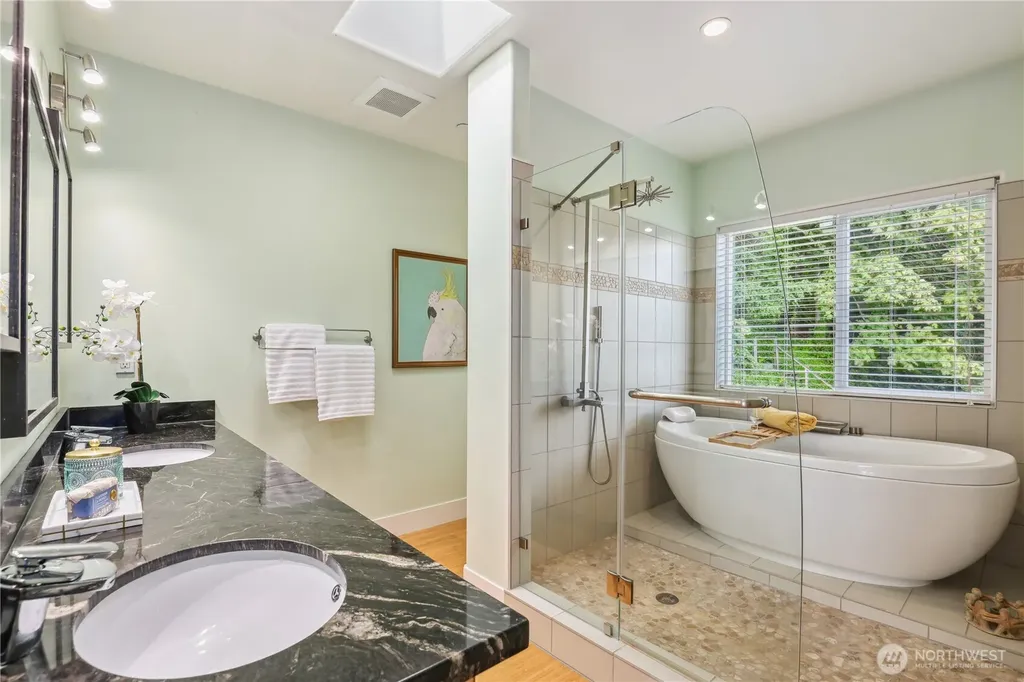 2006 W Lake Sammamish Parkway NE Redmond WA 98052