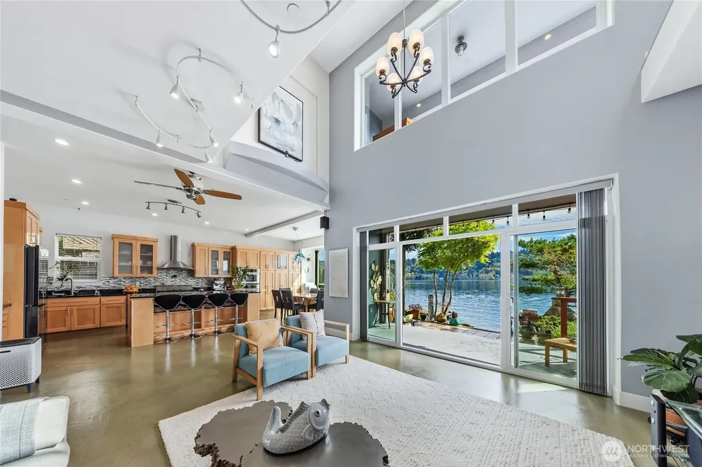 2006 W Lake Sammamish Parkway NE Redmond WA 98052
