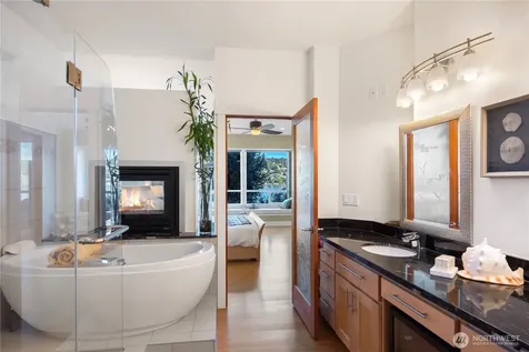 2006 W Lake Sammamish Parkway NE Redmond WA 98052