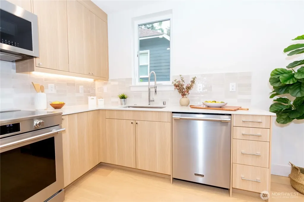 1530 25th Avenue Seattle WA 98122