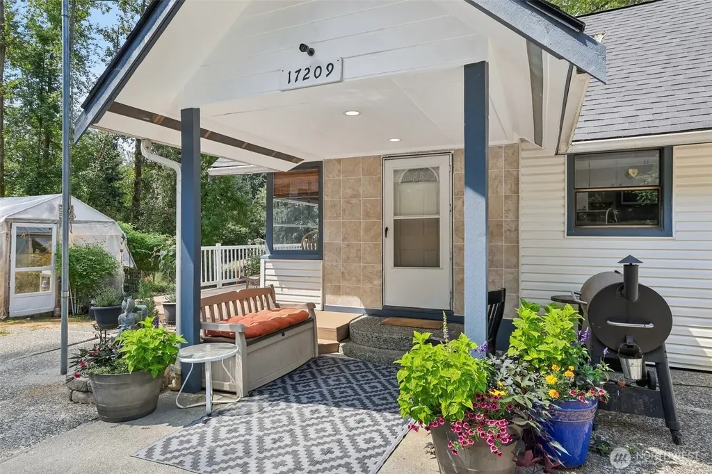 17209 W Riverside Drive Bothell WA 98011